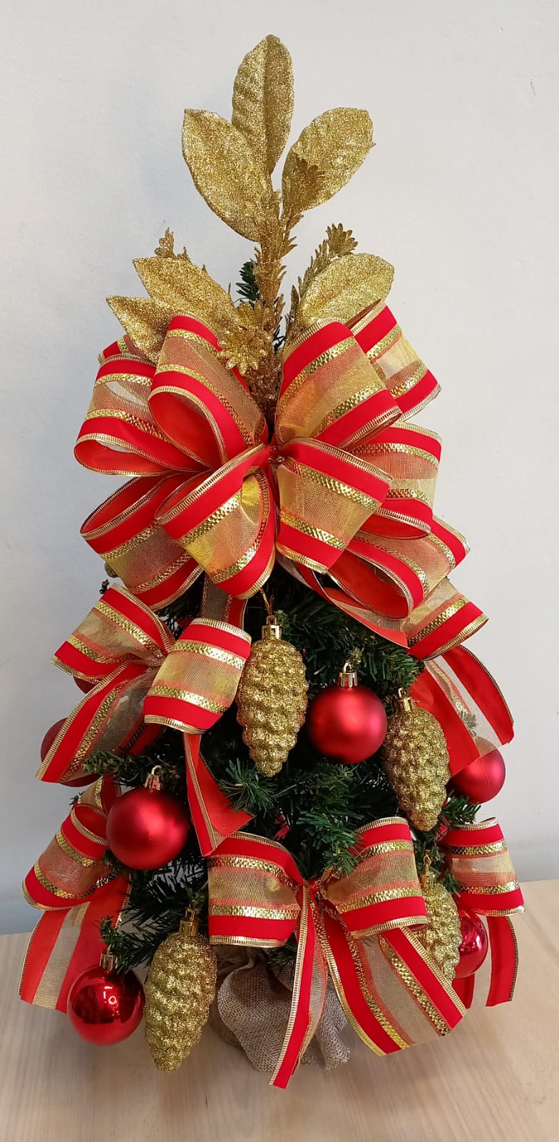 Árvore De Natal Decorada Dourada 60cm - Art Home Decoração