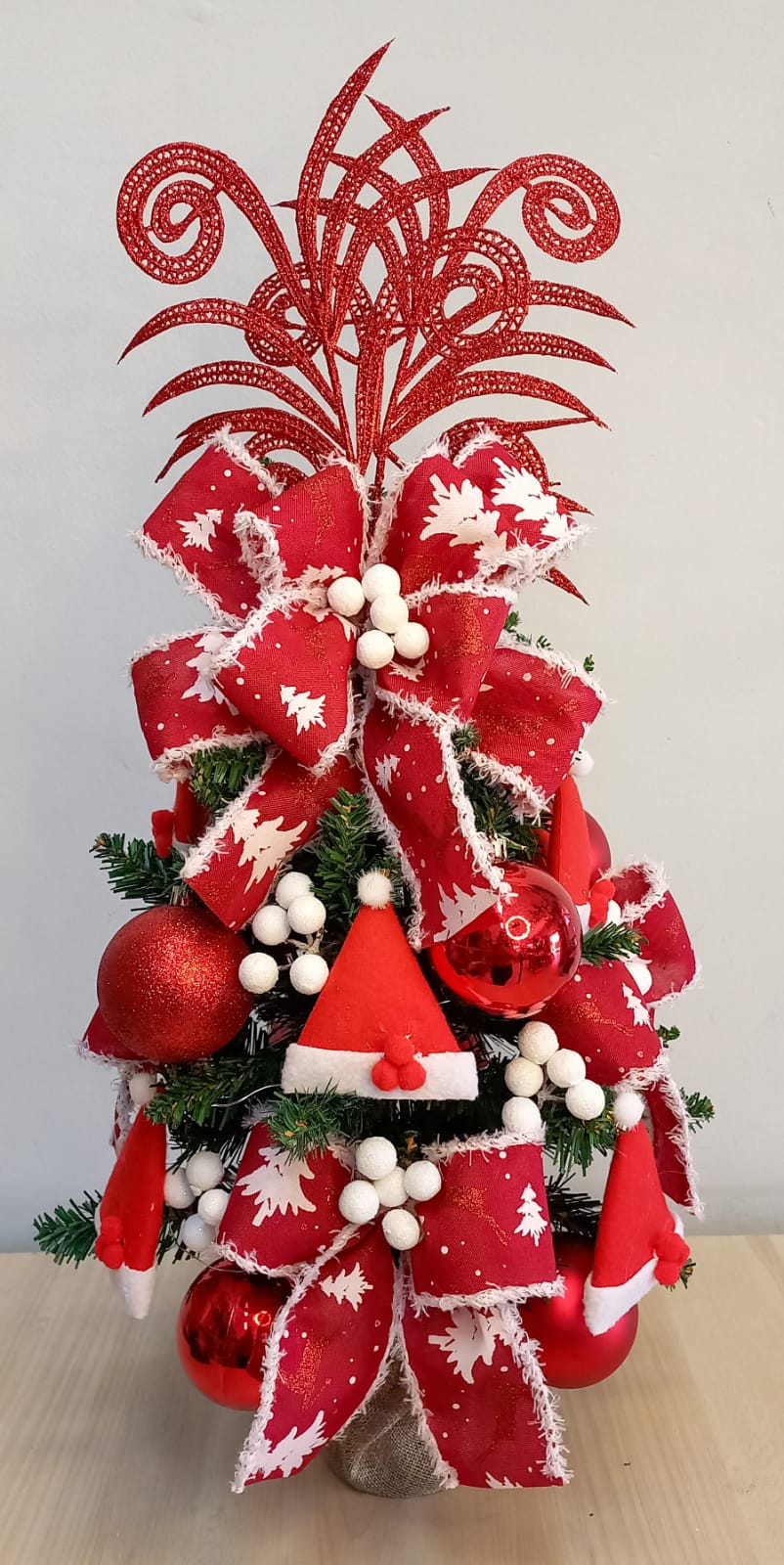 Árvore De Natal Decorada Vermelho/Dourada Com Pinha 60cm - Art Home  Decoração